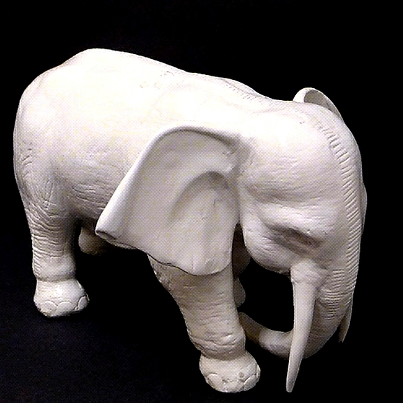 Large Elephant Sculpture Vintage Hand Crafted / Hand Etched / Hand Sculpted - Picture 2 of 16
